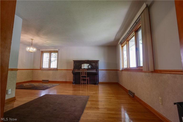 9307 Munich Drive, Parma, OH - Photo 4