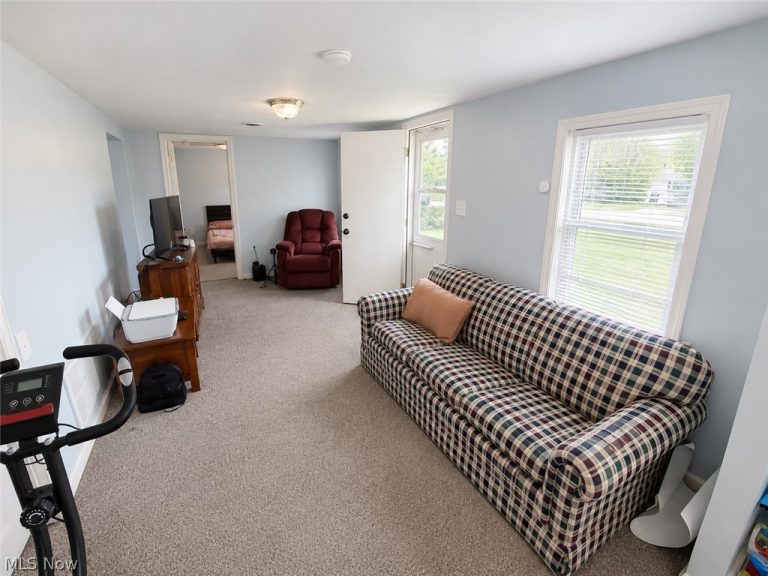 9622 Ravenna Road, Twinsburg, OH - Photo 3