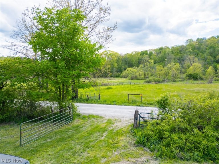 69800 Skull Fork Rd, Freeport, OH - Photo 2