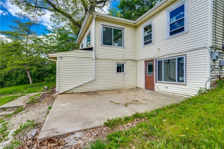181 Portage Lakes Drive, Akron, OH - Photo 5