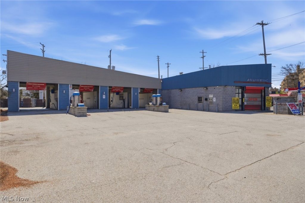 15610 Lake Shore Boulevard, Cleveland, OH