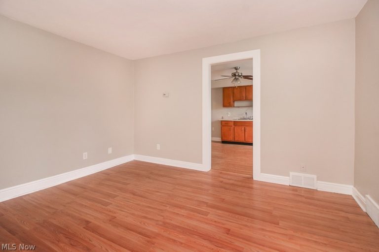 19211 Shawnee Avenue #2/UP, Cleveland, OH - Photo 5