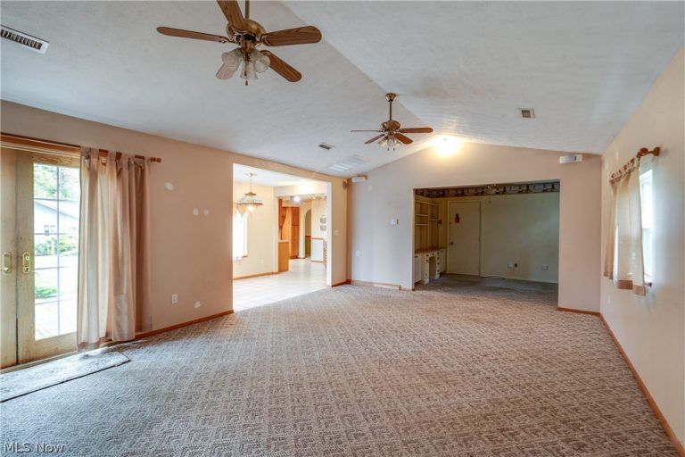 3660 Logan Circle, Akron, OH - Photo 8
