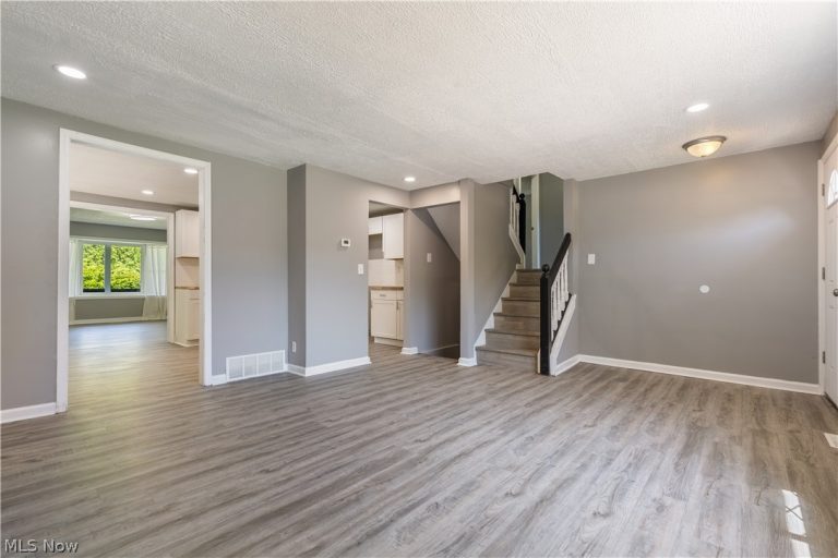 1271 Carol Drive, Kent, OH - Photo 5