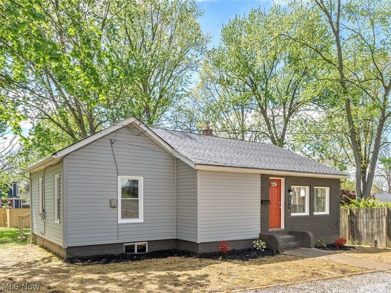 244 Keenan Avenue, Cuyahoga Falls, OH - Photo 3