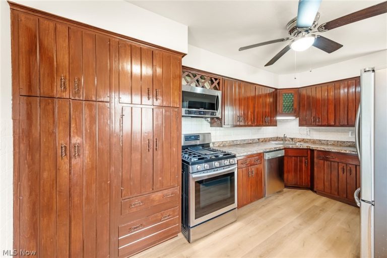 2456 Jackson Street, Lorain, OH - Photo 8