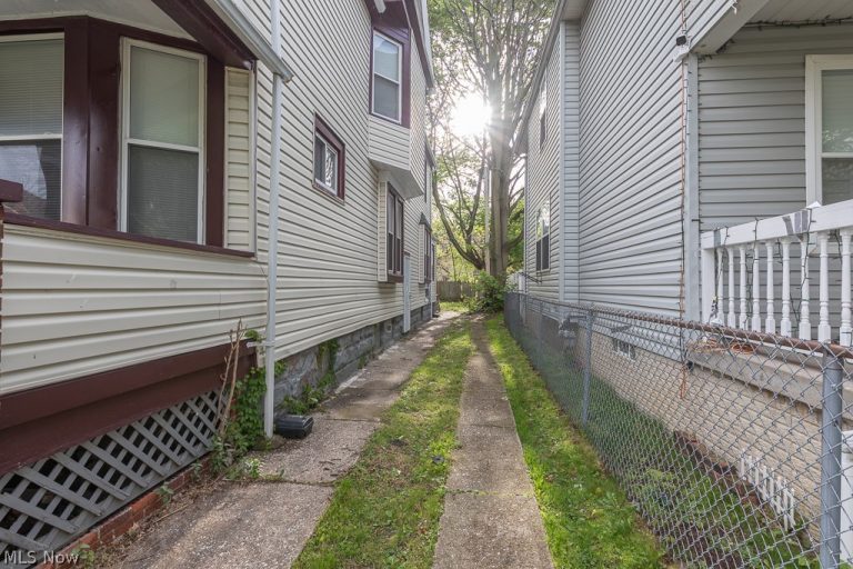 637-639 102nd Street, Cleveland, OH - Photo 2