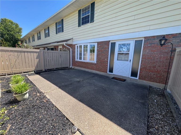 7970 Mentor Avenue #O5, Mentor, OH - Photo 2