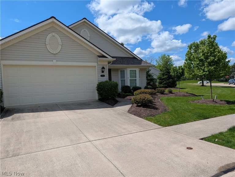 15282 Oak Hollow Lane, Strongsville, OH - Photo 2