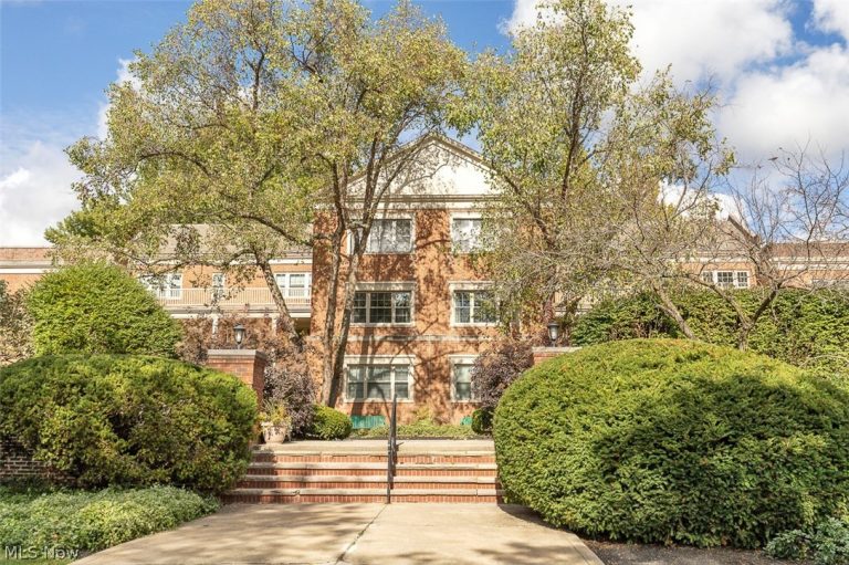 15825 Van Aken Boulevard #105W, Shaker Heights, OH, 44120