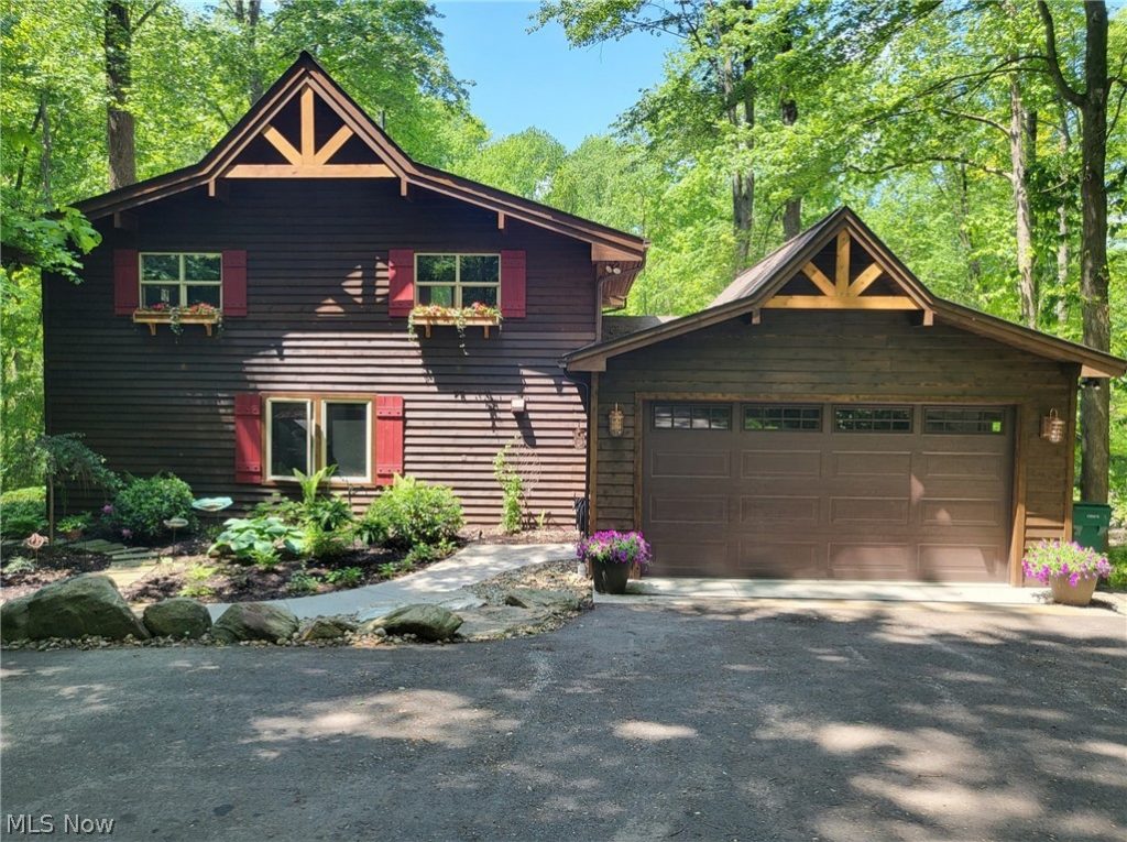 17126 Catsden Road, Chagrin Falls, OH