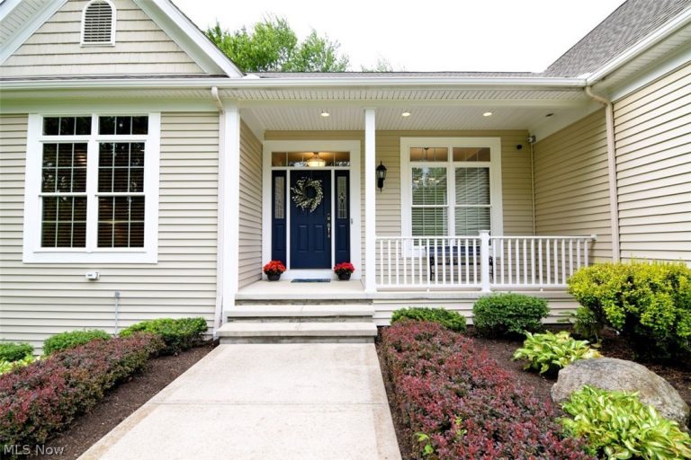 11101 Washington Street, Chagrin Falls, OH - Photo 2