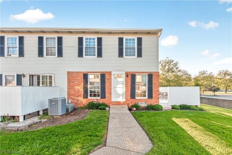 17522 Independence Court #3C, Brook Park, OH, 44142