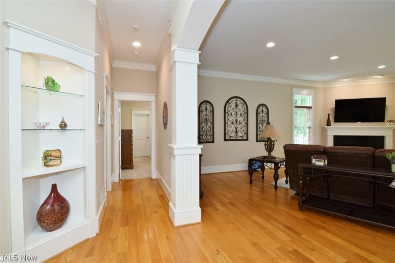 11101 Washington Street, Chagrin Falls, OH - Photo 4