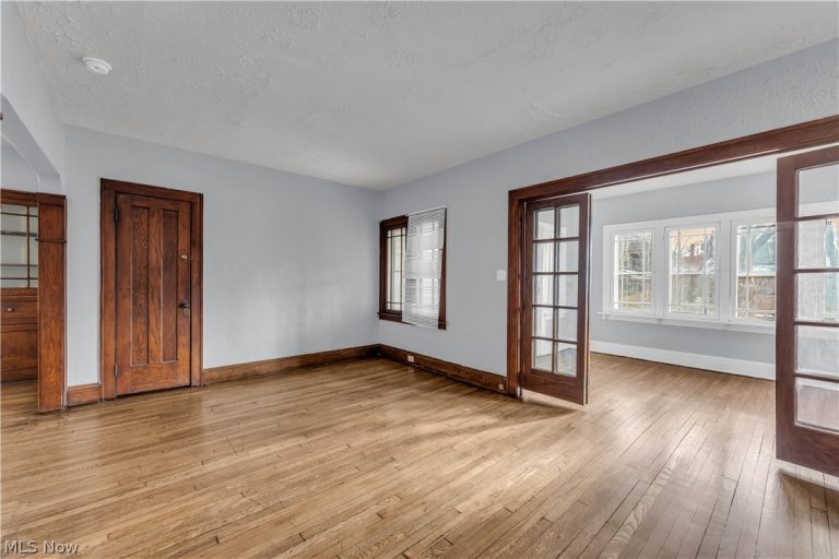 11913 Buckingham Avenue #1/DN, Cleveland, OH - Photo 4