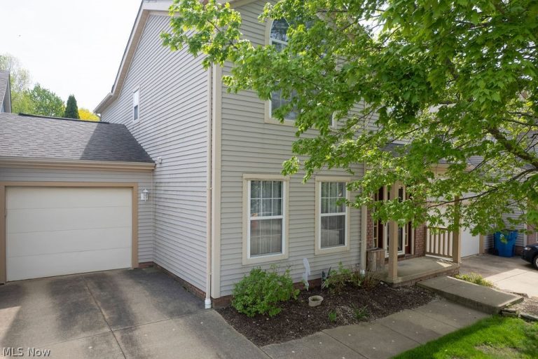 8683 Kingfisher Lane, Macedonia, OH - Photo 2
