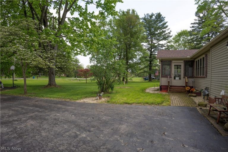 1526 W Park Ave, Niles, OH - Photo 2