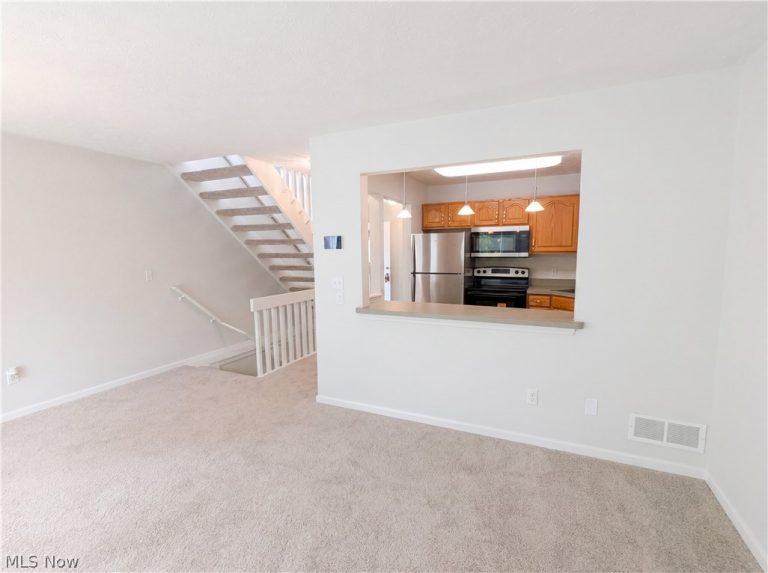 1352 Meadow Run, Copley, OH - Photo 8