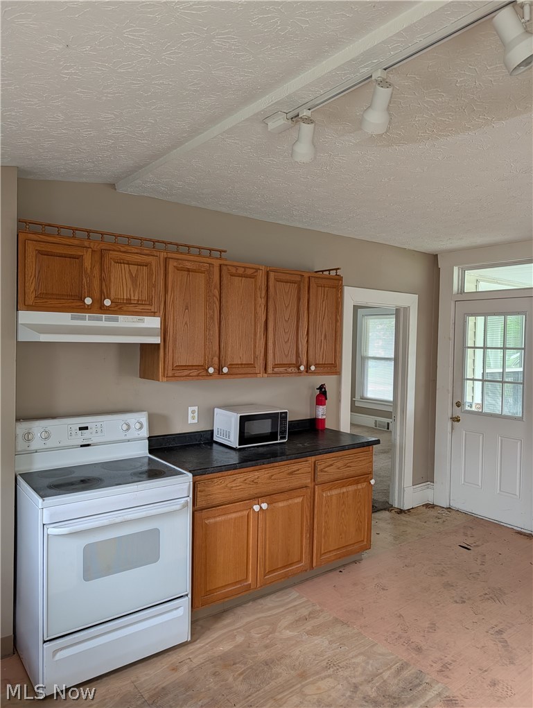 225 Ohio Avenue, Sebring, OH - Photo 6