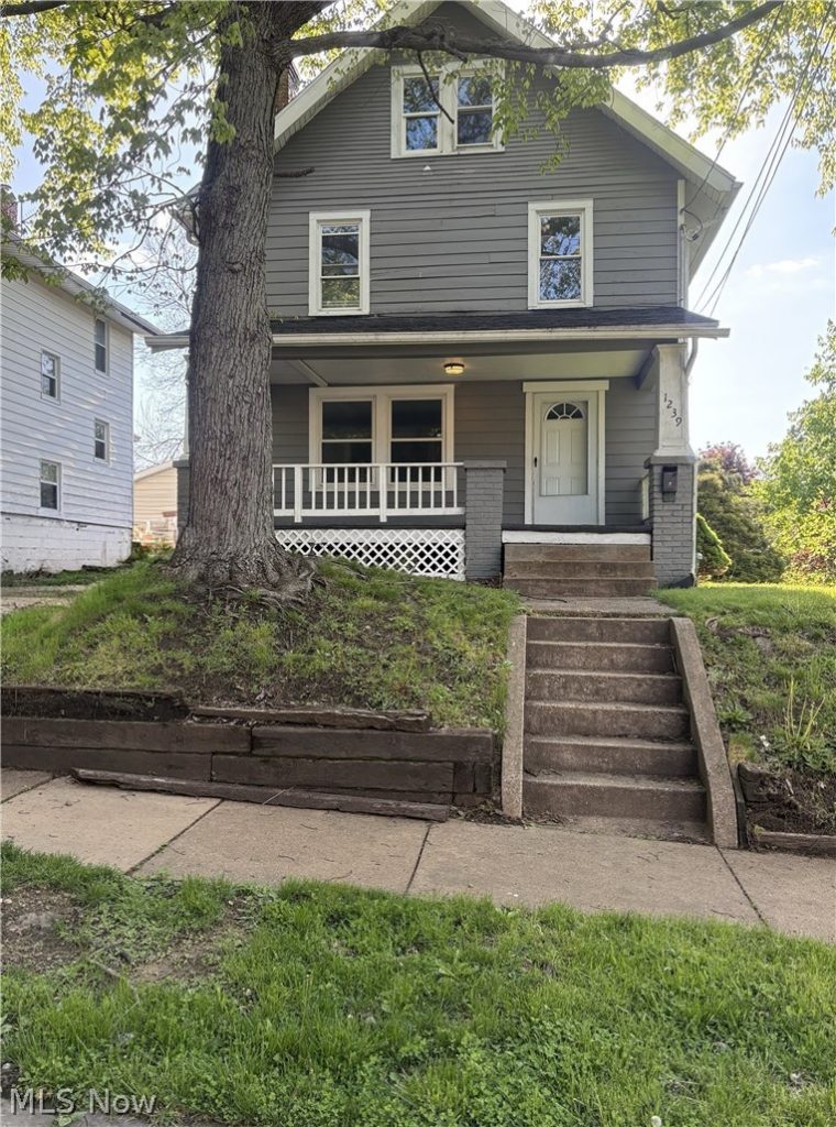 1239 Pondview Avenue, Akron, OH