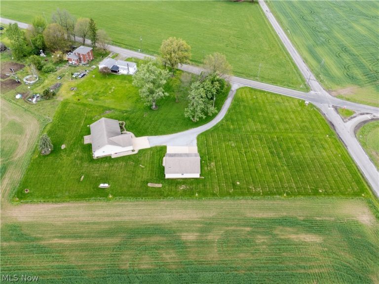 17361 Back Massillon Road, North Lawrence, OH - Photo 4