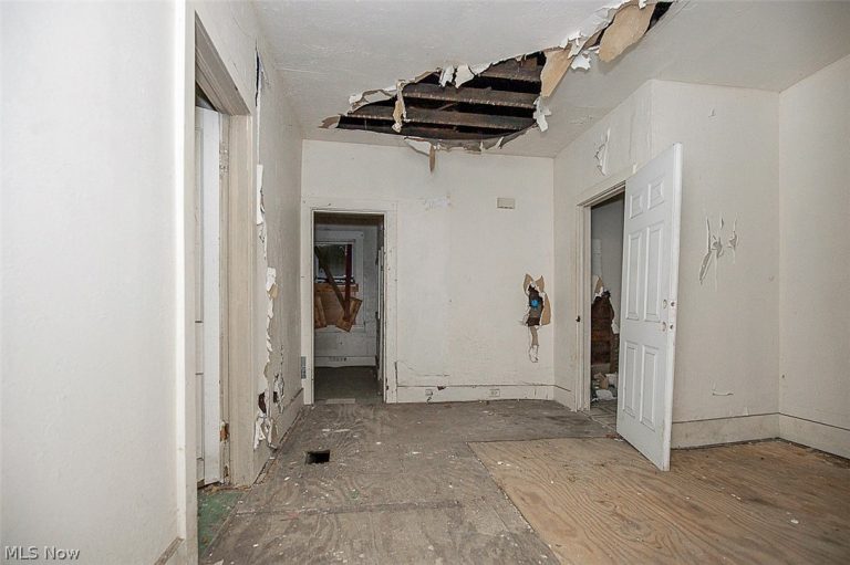 1054 71st Street, Cleveland, OH - Photo 2