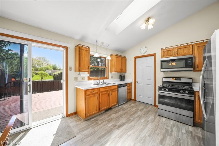 1807 Sandalwood Drive, Avon, OH - Photo 6
