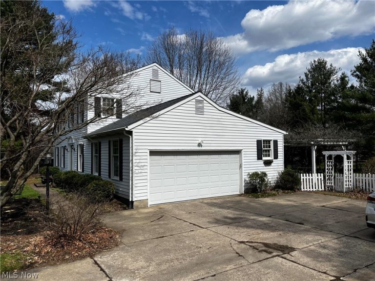 7671 Salem Drive, Hudson, OH - Photo 4