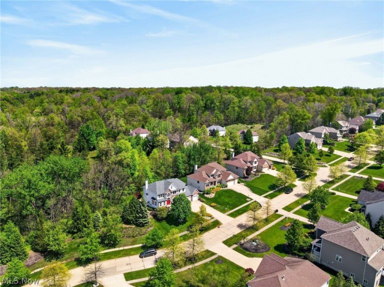 9336 Hampton Drive, North Royalton, OH - Photo 6
