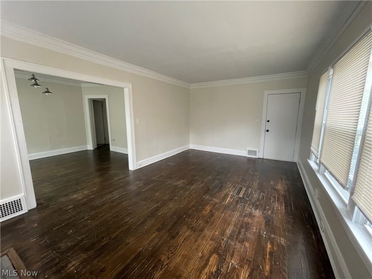 3241 Kildare Road, Cleveland Heights, OH - Photo 3