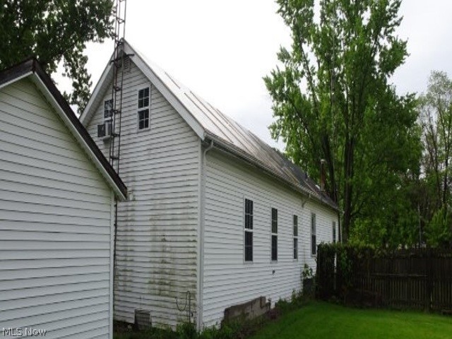 517 Dewitt Street, Lorain, OH - Photo 2
