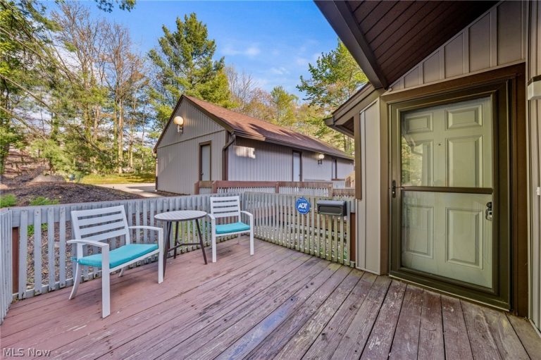 2129 Pinebrook Trail, Cuyahoga Falls, OH - Photo 4