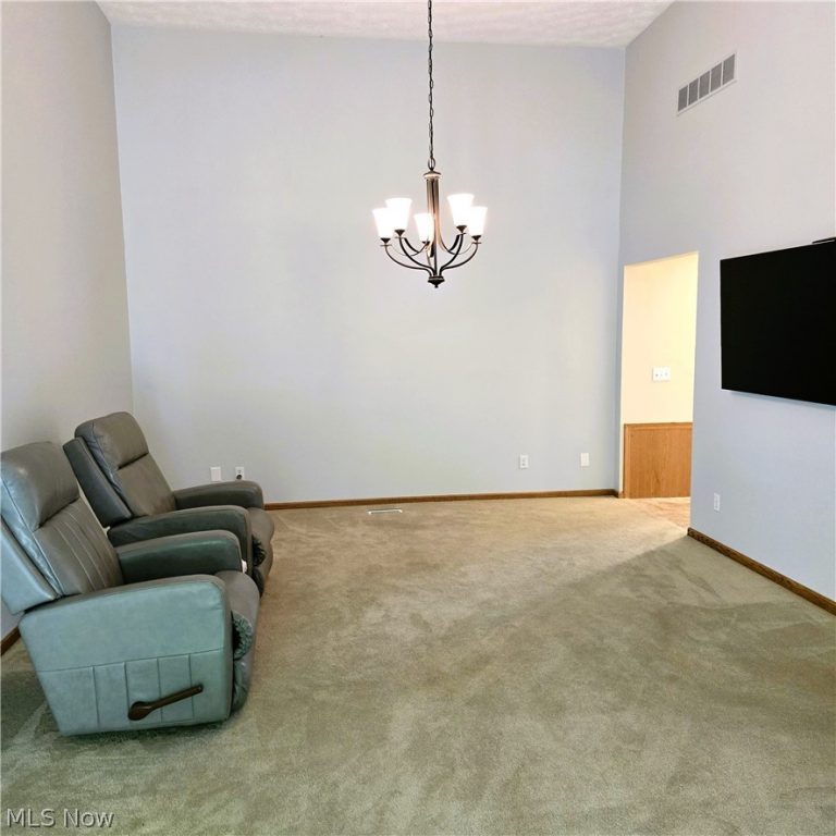 15672 Roxboro Drive, Middleburg Heights, OH - Photo 8