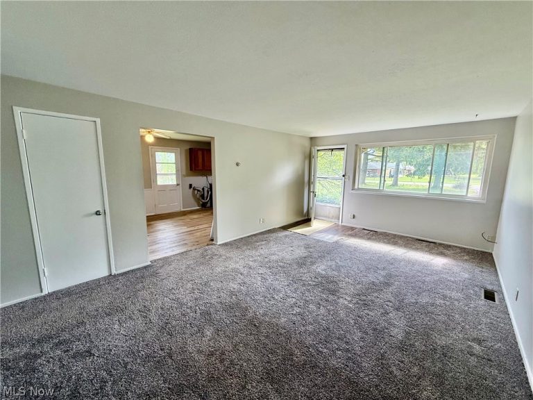 9214 Blueberry Lane, Macedonia, OH - Photo 4