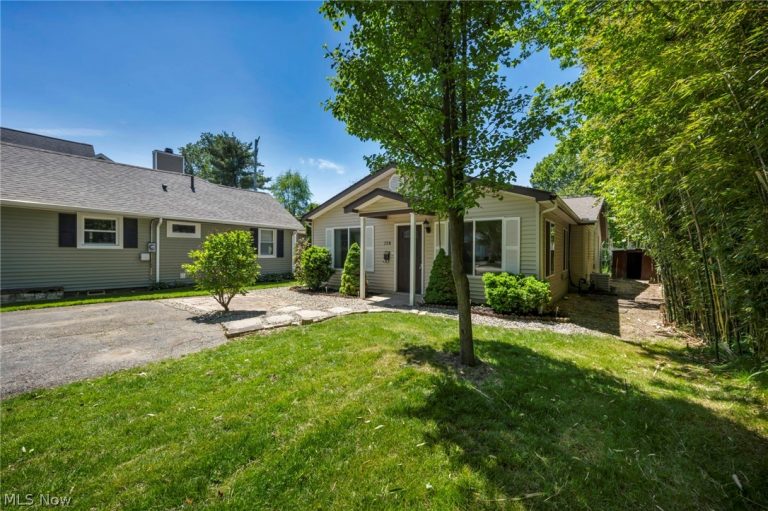 350 Kenilworth Road, Bay Village, OH - Photo 3