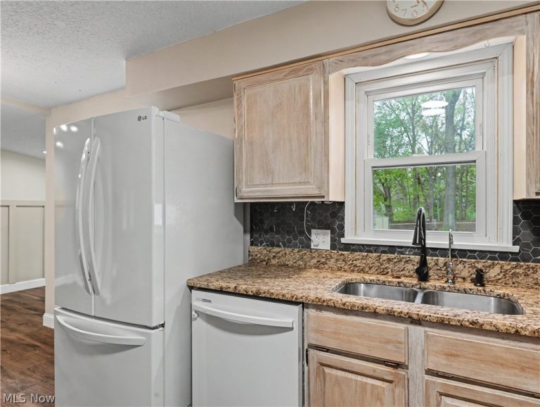 3439 Margaret Avenue, Stow, OH - Photo 6