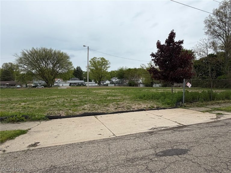 1212 10th Street, Massillon, OH - Photo 3