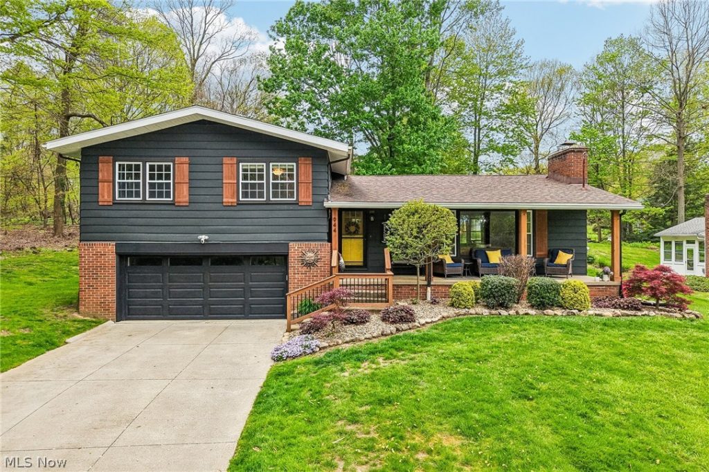 944 Wallwood Drive, Copley, OH