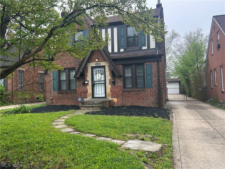 16008 Scottsdale Boulevard, Shaker Heights, OH - Photo 2