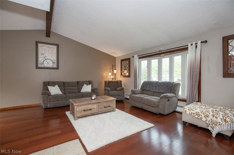 18810 Dellwood Drive, Walton Hills, OH - Photo 5