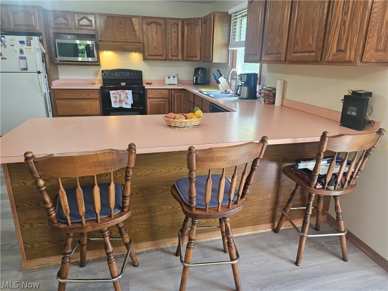 14816 Rock Creek Road, Chardon, OH - Photo 8