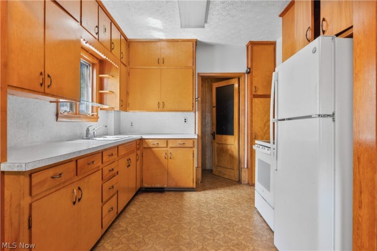 120 Ohio Street, Wooster, OH - Photo 3