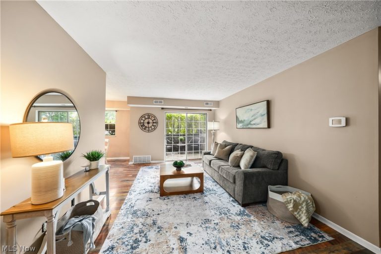 10790 Ravenna Road #101, Twinsburg, OH - Photo 6