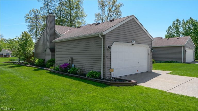1807 Sandalwood Drive, Avon, OH - Photo 2