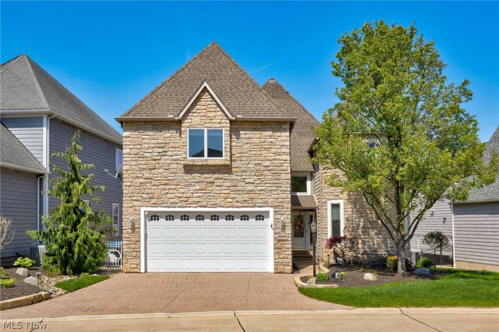 3836 Heron Watch Drive, Akron, OH