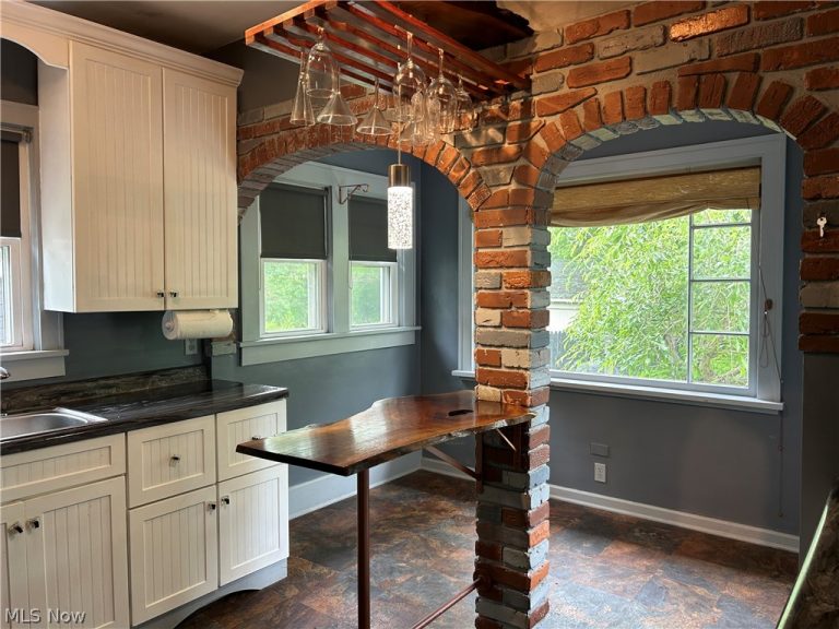 153 Burns Avenue, Akron, OH - Photo 8