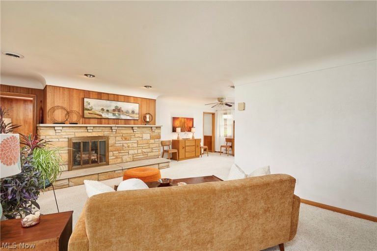 639 Azalea Boulevard, Barberton, OH - Photo 3