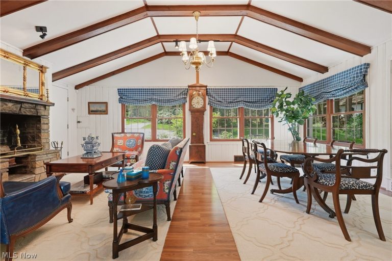 8374 Lucerne Drive, Chagrin Falls, OH - Photo 5