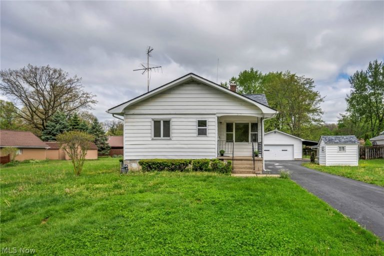 2131 Overland Avenue, Warren, OH, 44483