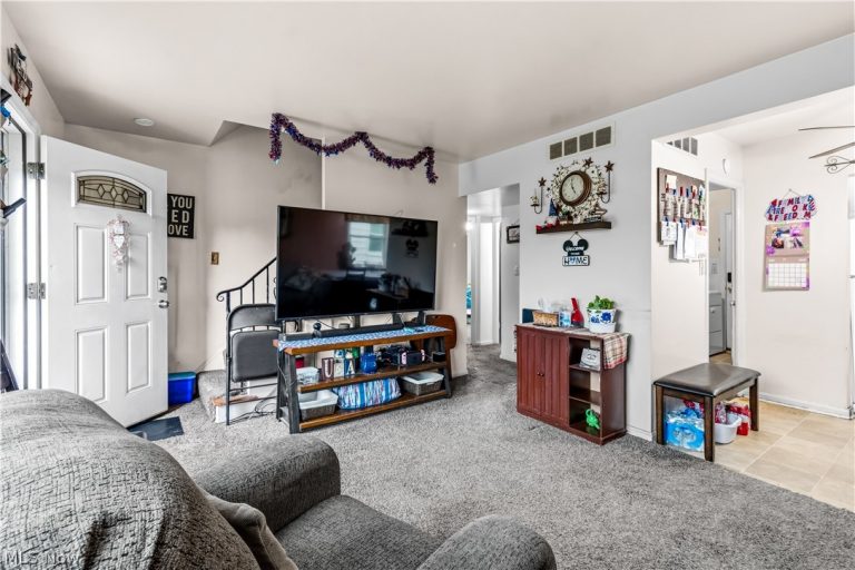 3706 Archmere Avenue, Cleveland, OH - Photo 2
